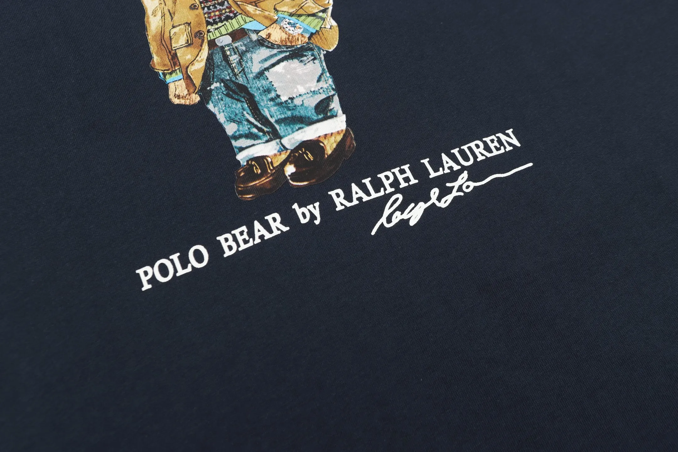 P136 Style No.: A004 [Ralph Lauren Classic Bear Print Round Neck Basic Short Sleeve] ✅270g double yarn fabric, custom woven and dyed threads ✅Original sticker Scan the QR code to enter the official website ✅Large version, loose and stylish, can wear up to 210 pounds Color: Black White Navy Gray Size: S-XL